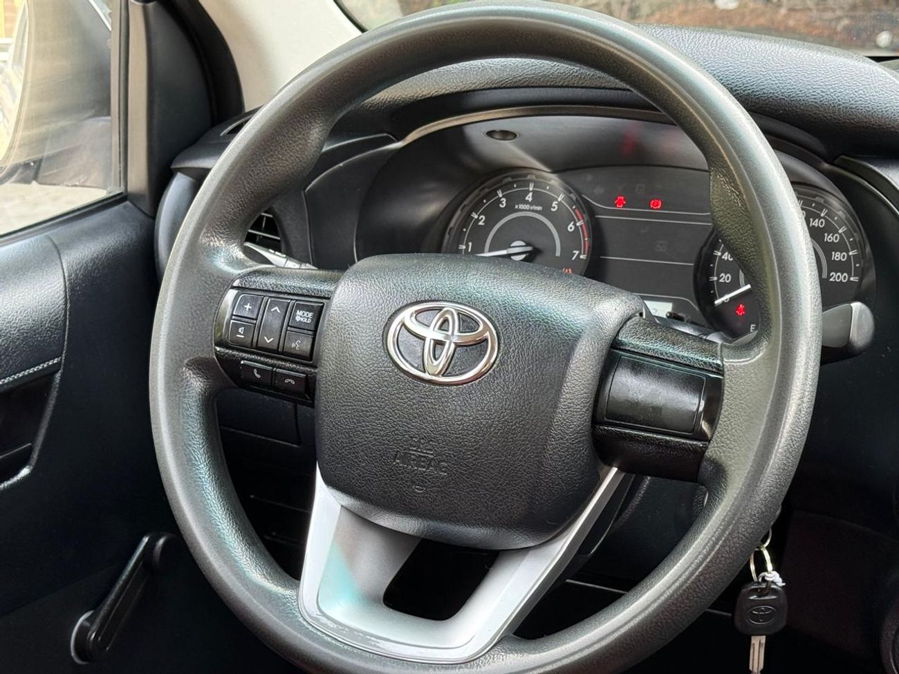 تويوتا هيلوكس GL 2.7L Double Cab Utility RWD