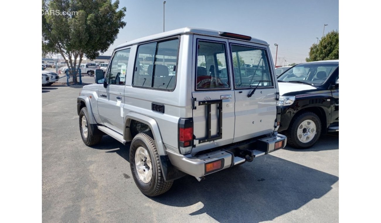 تويوتا لاند كروزر هارد توب 4.0L V6 (2 Doors + Winch + alloy + overfenders)