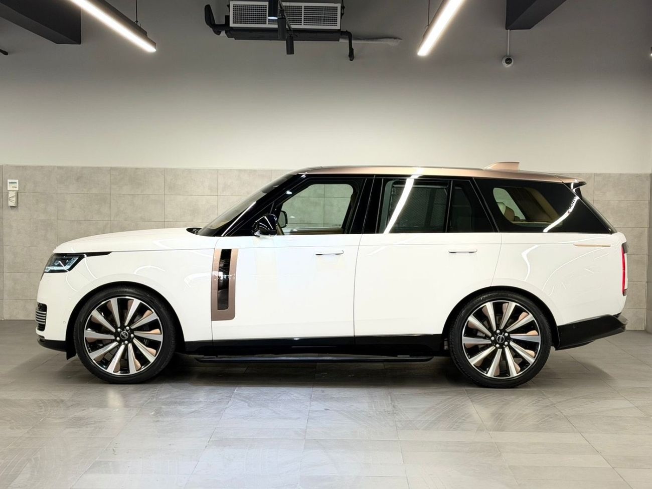 Land Rover Range Rover LWB SV P615 4.4L