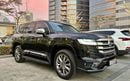 تويوتا لاند كروزر 2025 Land Cruiser VXR 4.0L V6 | 13,500 KM | Single Owner | Al-Futtaim | 80K Service Contract