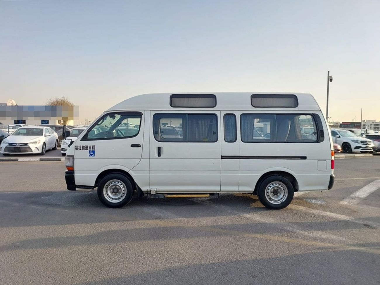 Toyota Hiace TOYOTA HIACE VAN RHD 2000 MODEL 3.0 L DIESEL AUTOMATIC(PM02372)