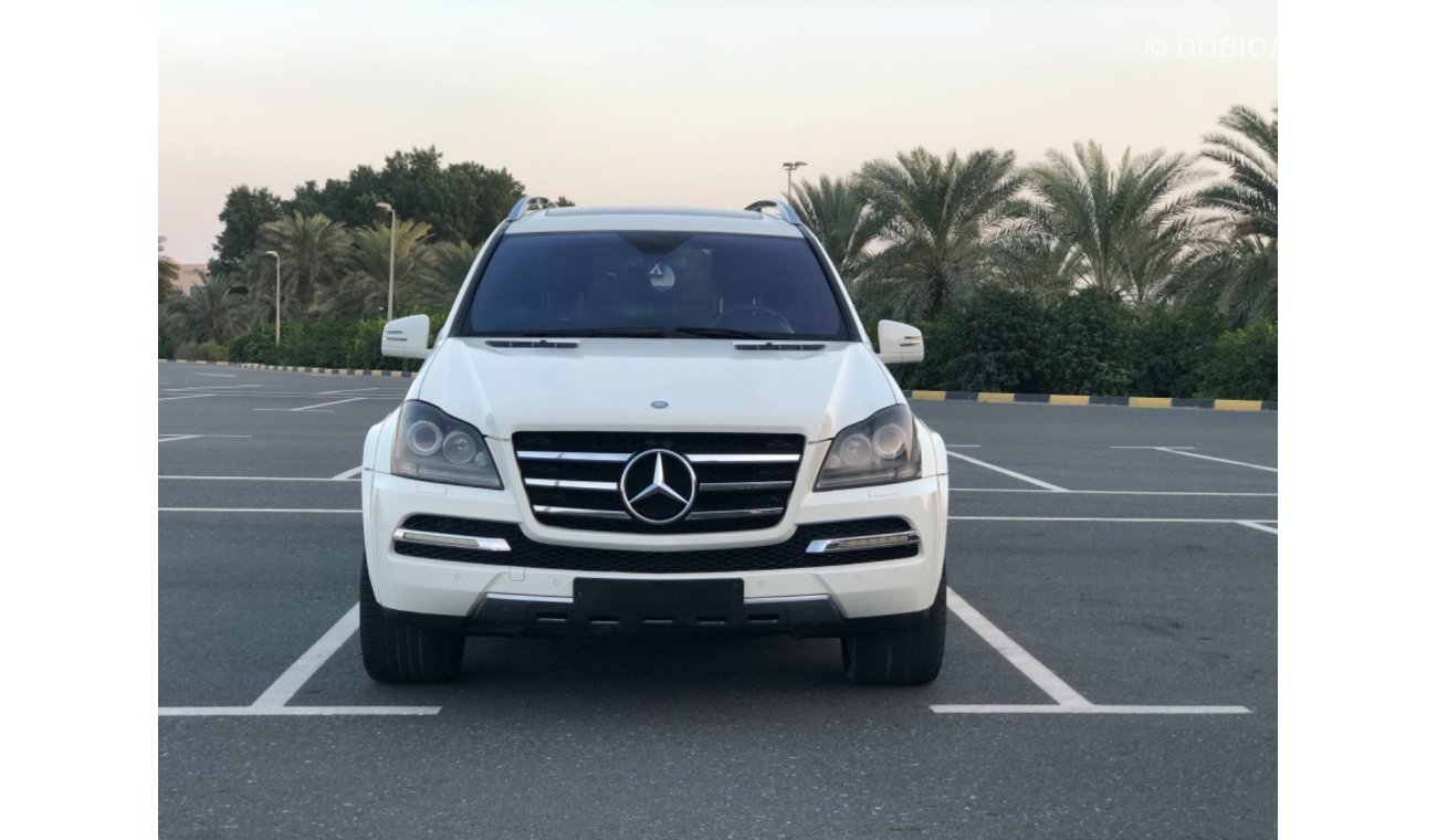 Mercedes-Benz GL 500 MODEL 2012 GCC CAR PERFECT CONDITION INSIDE AND OUTSIDE FULL OPTION PANORAMIC ROOF LEATHER SEATS NAV