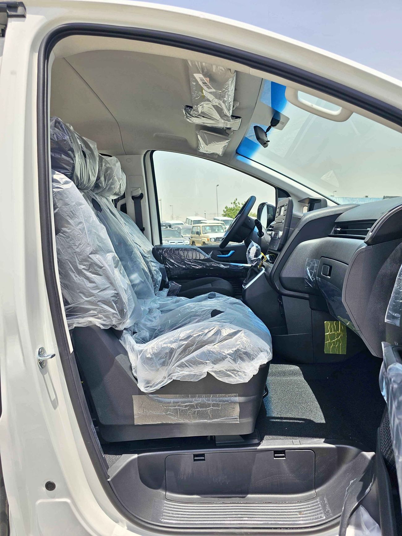 هيونداي ستاريا 3.5L V6  PETROL A/T / PUSH START / COMFORT 11 SEATER (CODE # 67981)