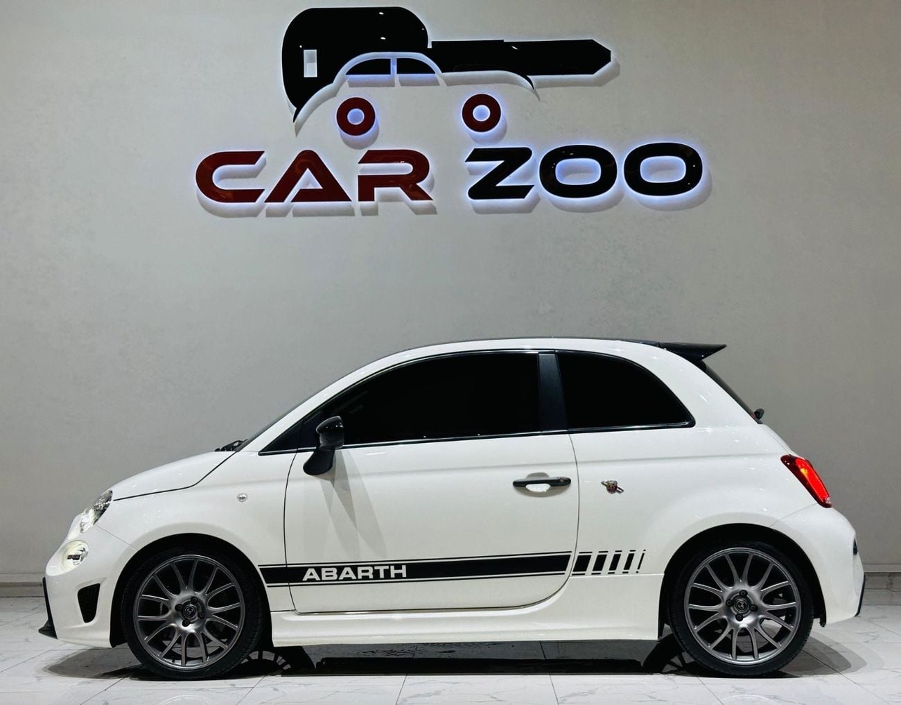 أبارث 695 Turismo