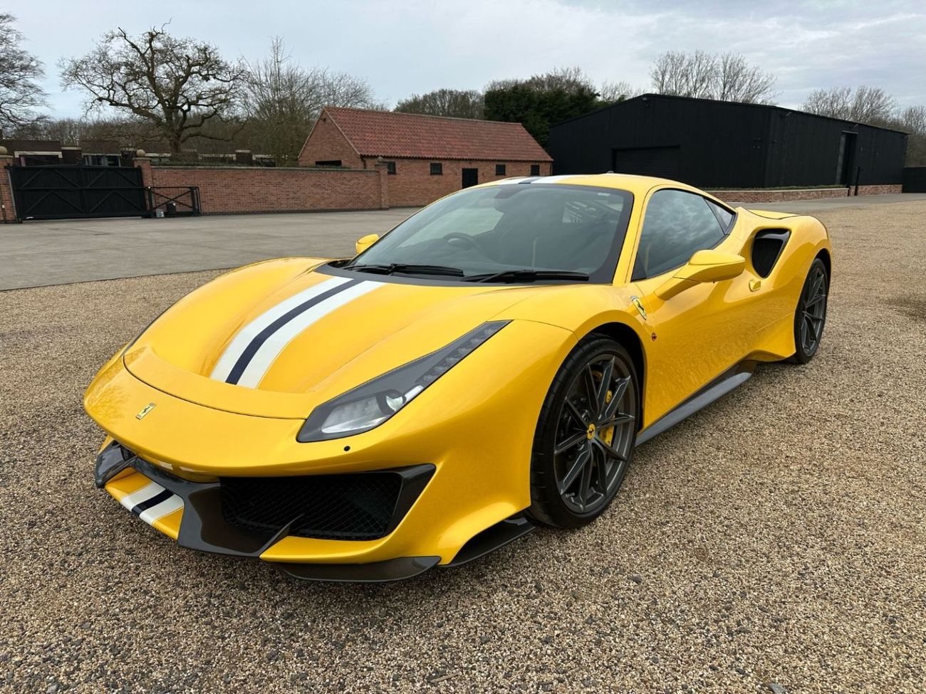 Ferrari 488 Pista 3.9L RIGHT HAND DRIVE Ferrari 488 Pista in Giallo Triplo Strato