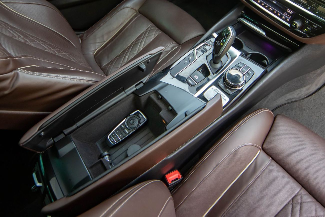 بي أم دبليو ألبينا BMW ALPINA B5 BITURBO 2018 – GCC Specs – Only 60,000 KM  4.4L V8 Twin-Turbo producing 608 HP & 800 N