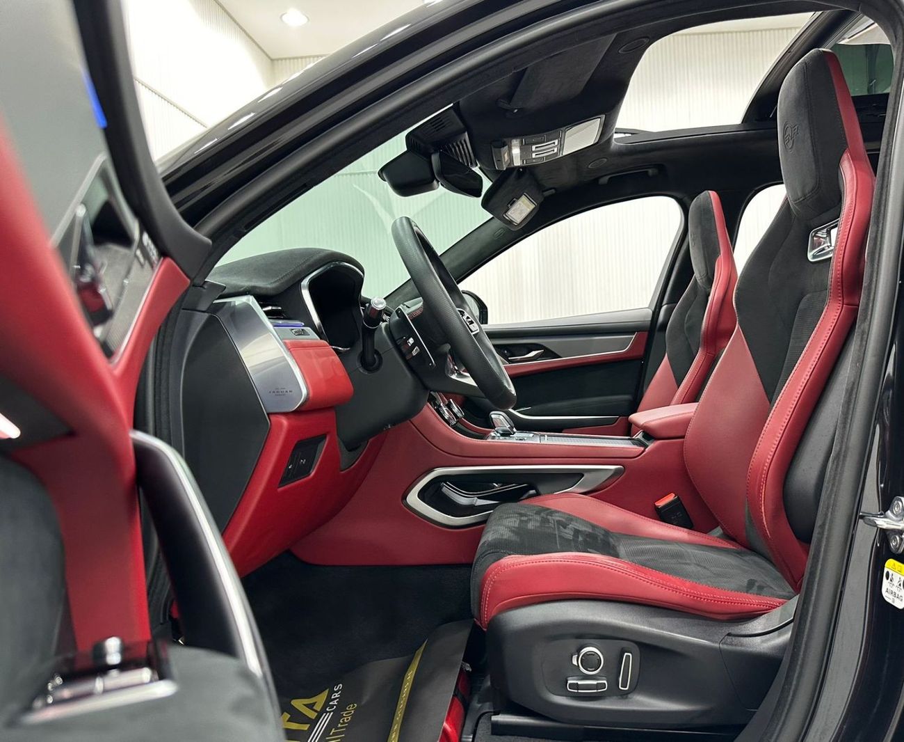 جاكوار F بيس 2022 Jaguar F-PACE SVR , Jaguar Warranty+Service Contract Till Nov 2027, Full Service History, GCC