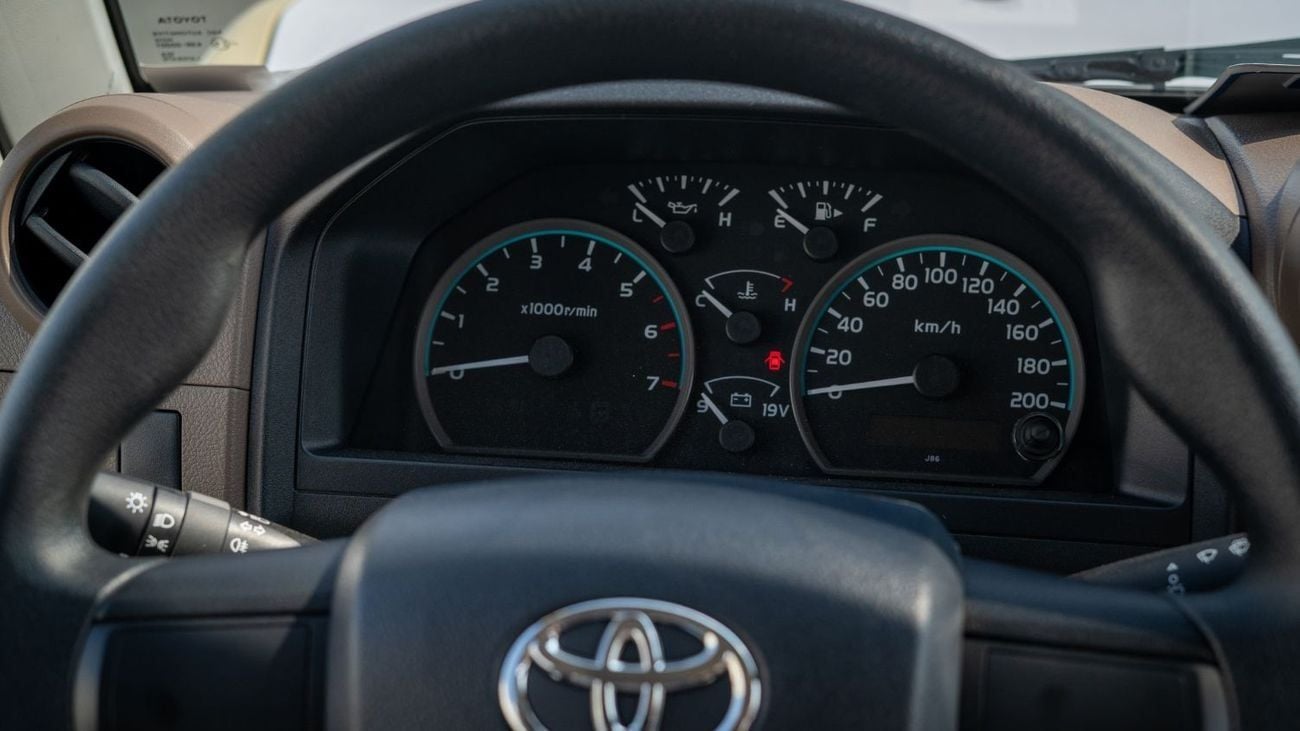 Toyota Land Cruiser Pick Up Toyota Land Cruiser pick-up 79 double cabin 4.0 LTR V6 Petrol Mid Option Automatic 2025 Model