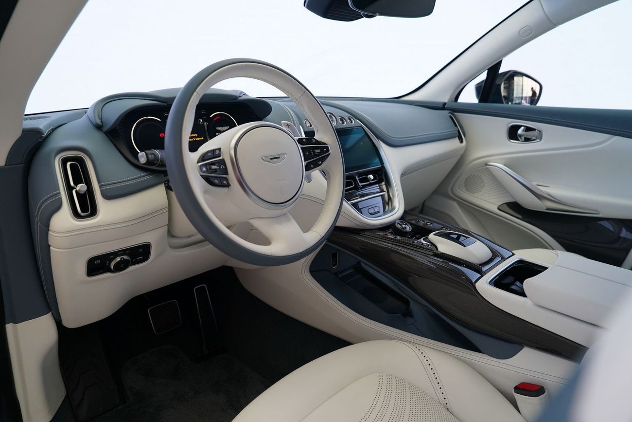 Aston Martin DBX 707