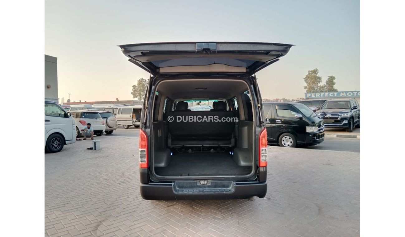 Toyota Hiace TOYOTA HIACE VAN RIGHT HAND DRIVE (PM1617)