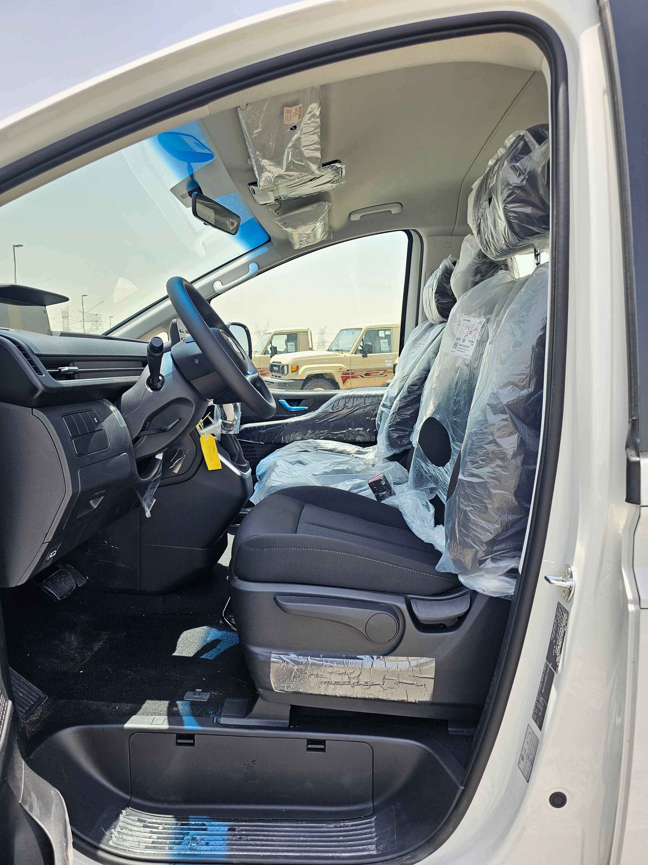 هيونداي ستاريا 3.5L V6  PETROL A/T / PUSH START / COMFORT 11 SEATER (CODE # 67981)