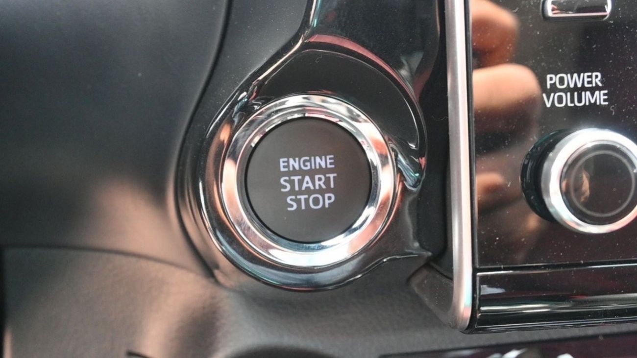 تويوتا هيلوكس 2.7L PETROL 2023 MANUAL TRANSMISSION