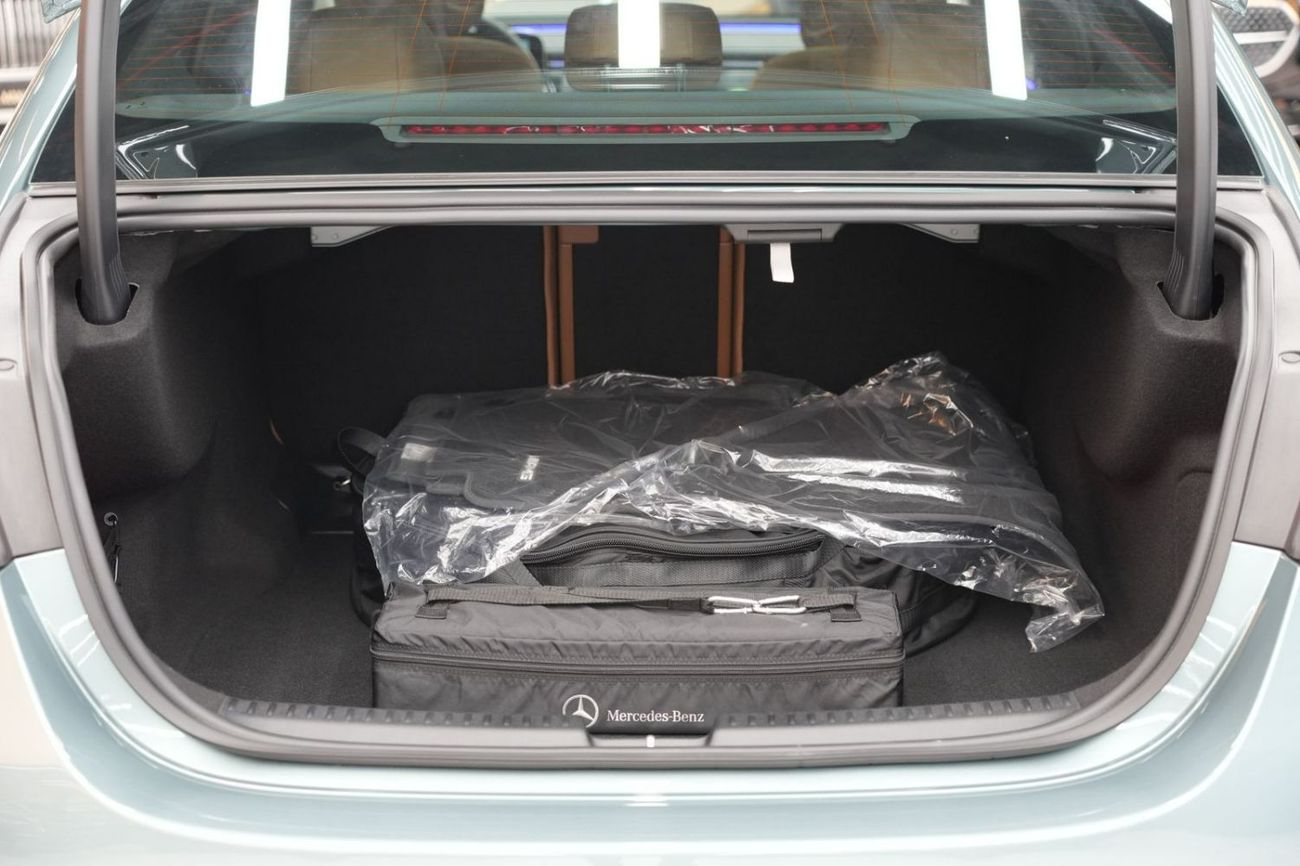 Mercedes-Benz E300 Mercedes-Benz E 300 | 2025 GCC 0km | Agency Warranty | AMG Sports Package | Black Piano Trim