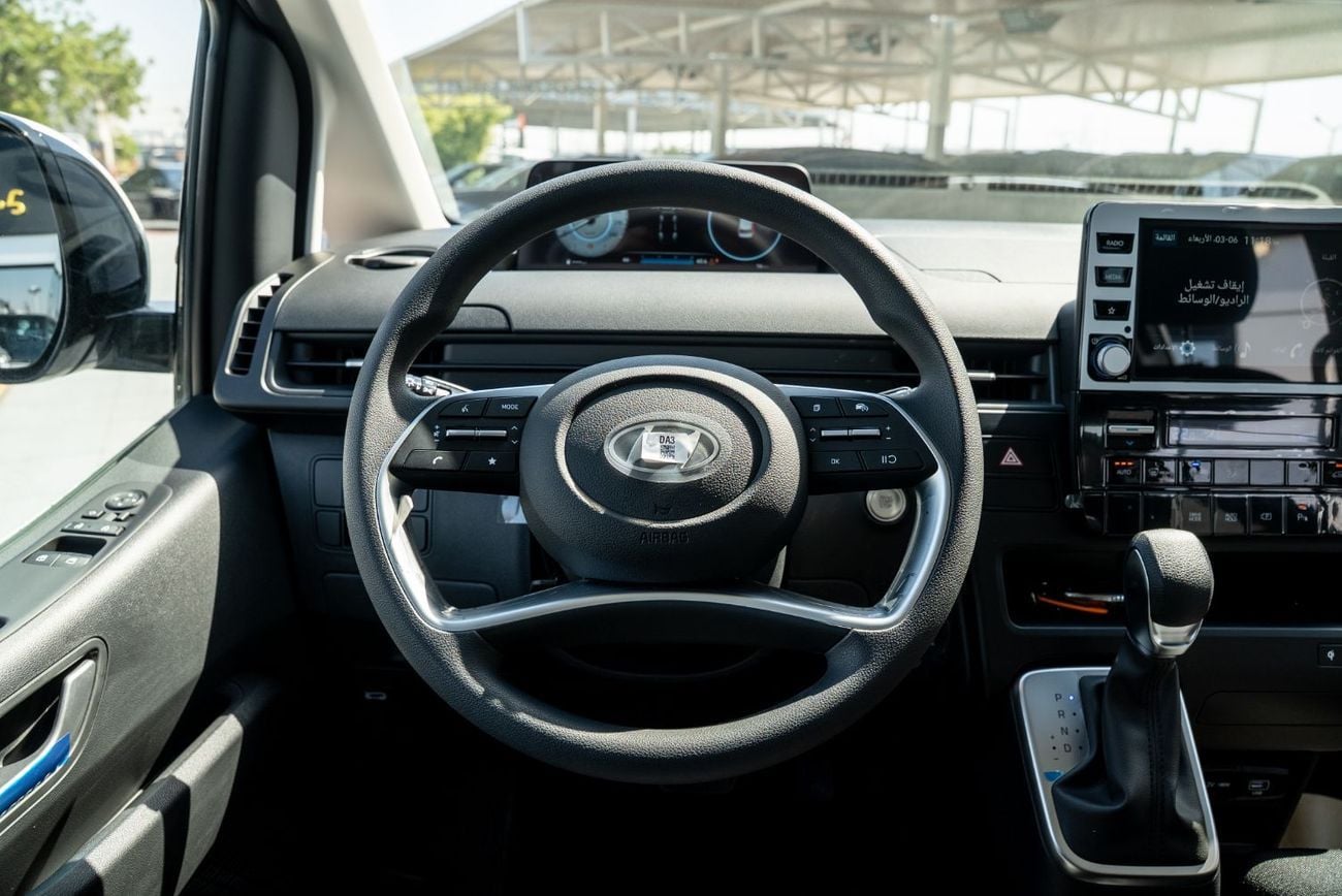 هيونداي ستاريا LUXURY 2025 Brand New 11 Seater Diesel 2.2L Turbo 4 Cylinders GCC