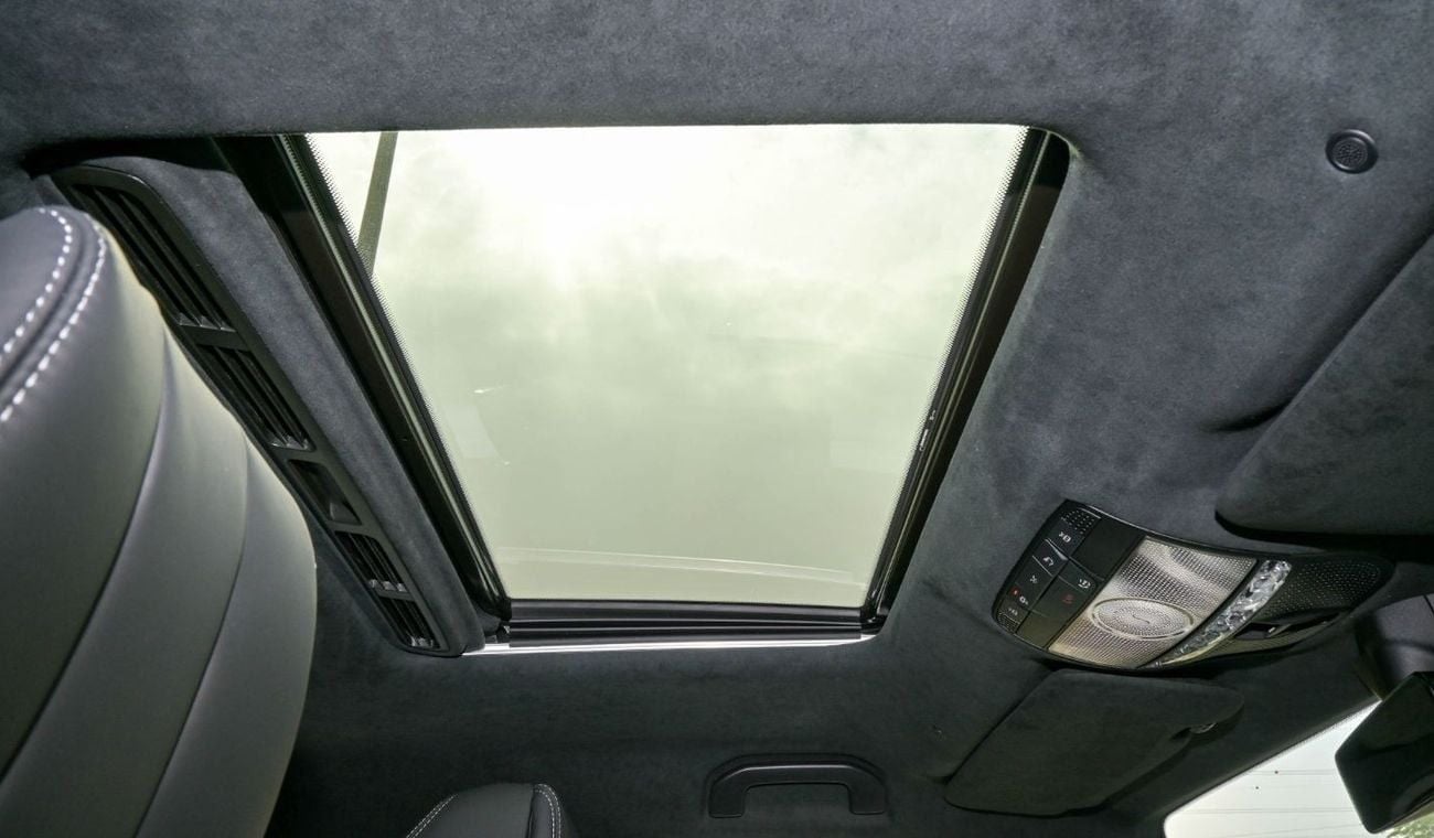 Mercedes-Benz G 63 AMG Mercedes G63 AMG - Special Color Emerald Green - Carbon Fiber - Rear Entertainment System - 2024