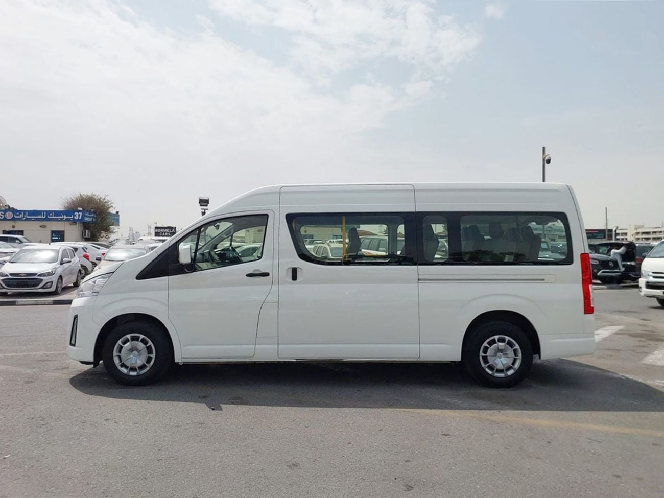 Toyota Hiace TOYOTA HIACE COMMUTER VAN RHD 2020 MODEL 2.8 L DIESEL AUTOMATIC(PM16665)