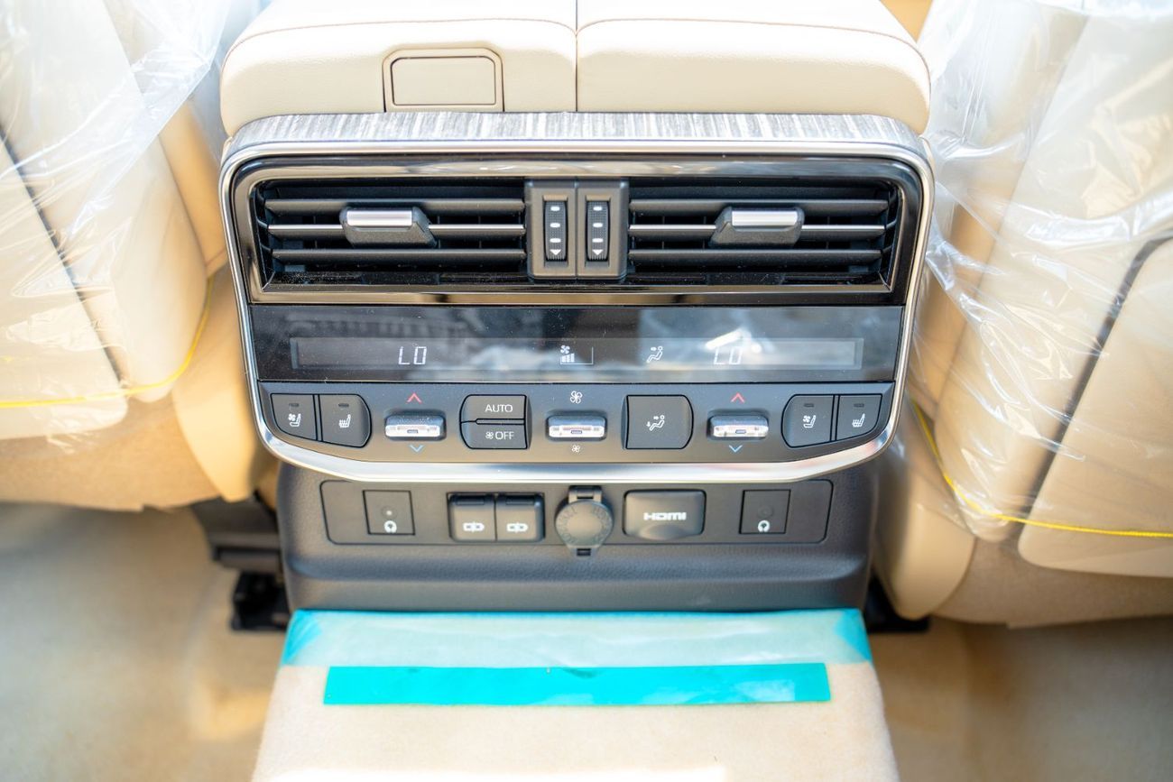 تويوتا لاند كروزر تويوتا لاند كروزر VXR 2025 هجين 3.5 لتر