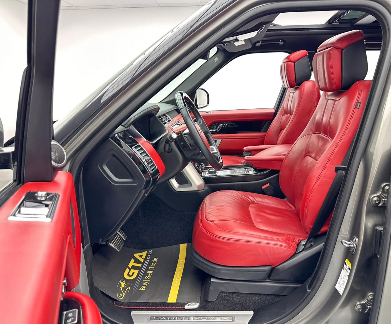 لاند روفر رينج روفر 2020 Range Rover Vogue SE P525, 03/2026 Range Rover Warranty, 07/2028 Range Rover Service Contract R