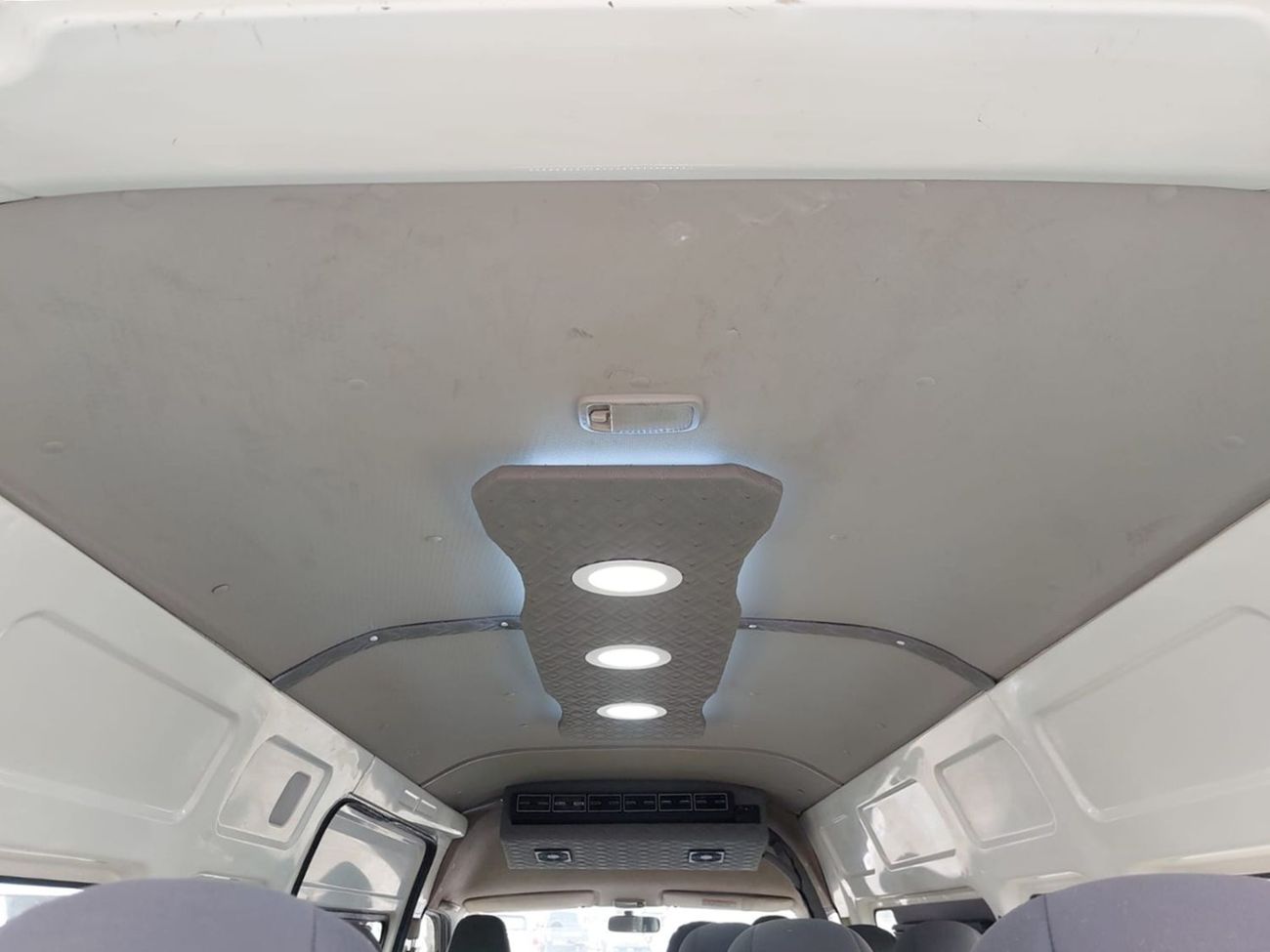 Toyota Hiace TOYOTA HIACE COMMUTER VAN RHD 2014 MODEL 2.7 L PETROL AUTOMATIC(PM47858)