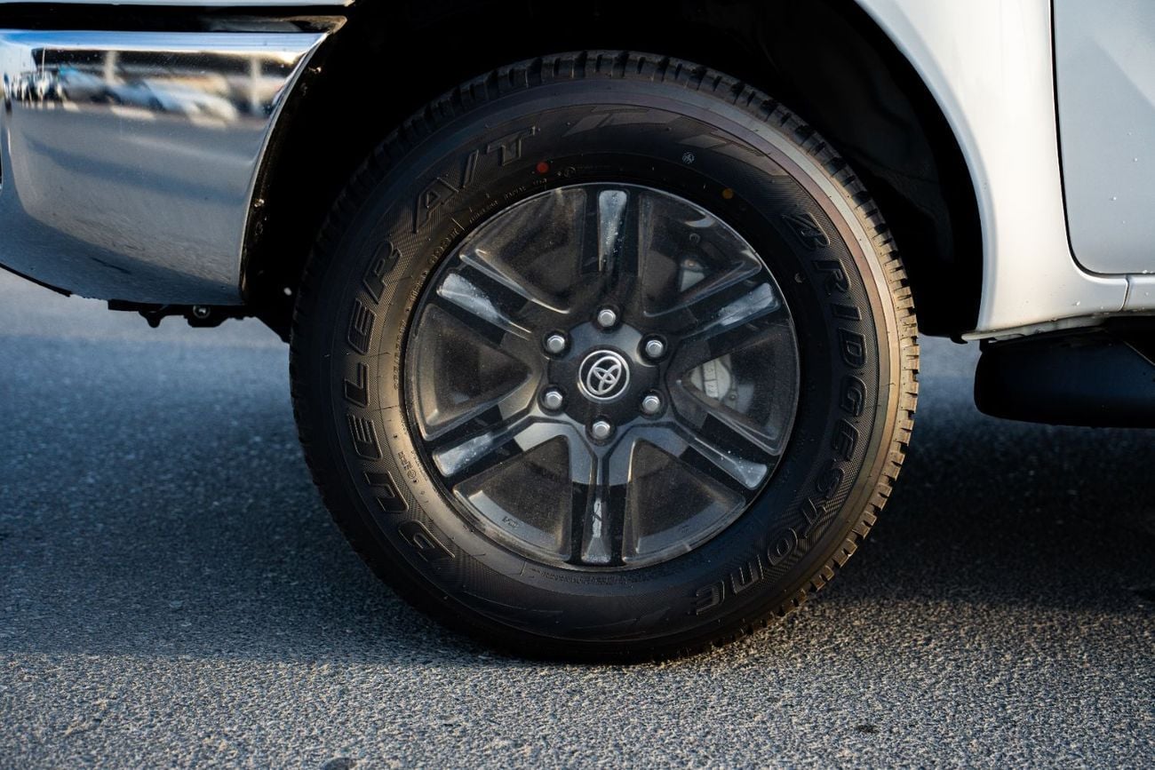 Toyota Hilux 2026 Toyota Hilux D/C  M/T  (2.7L   4WD)