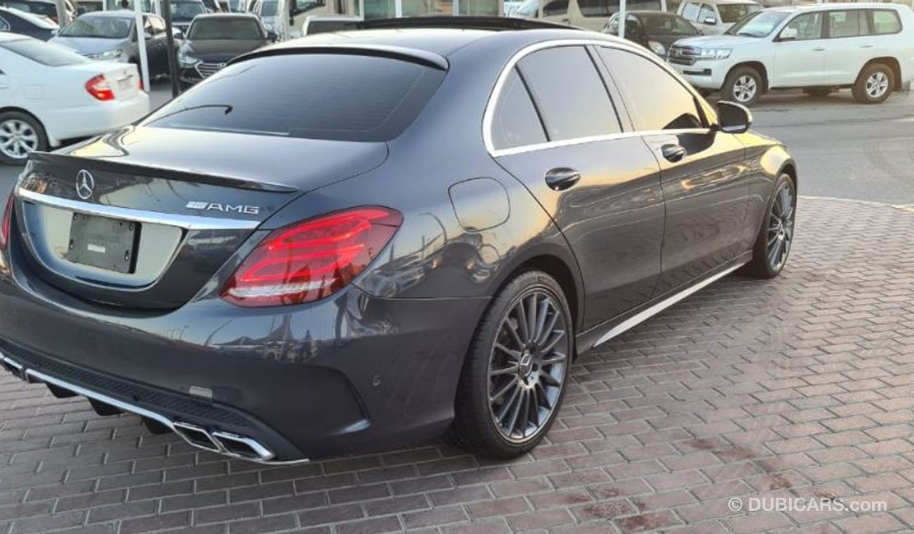 مرسيدس بنز C 300 الشارقة