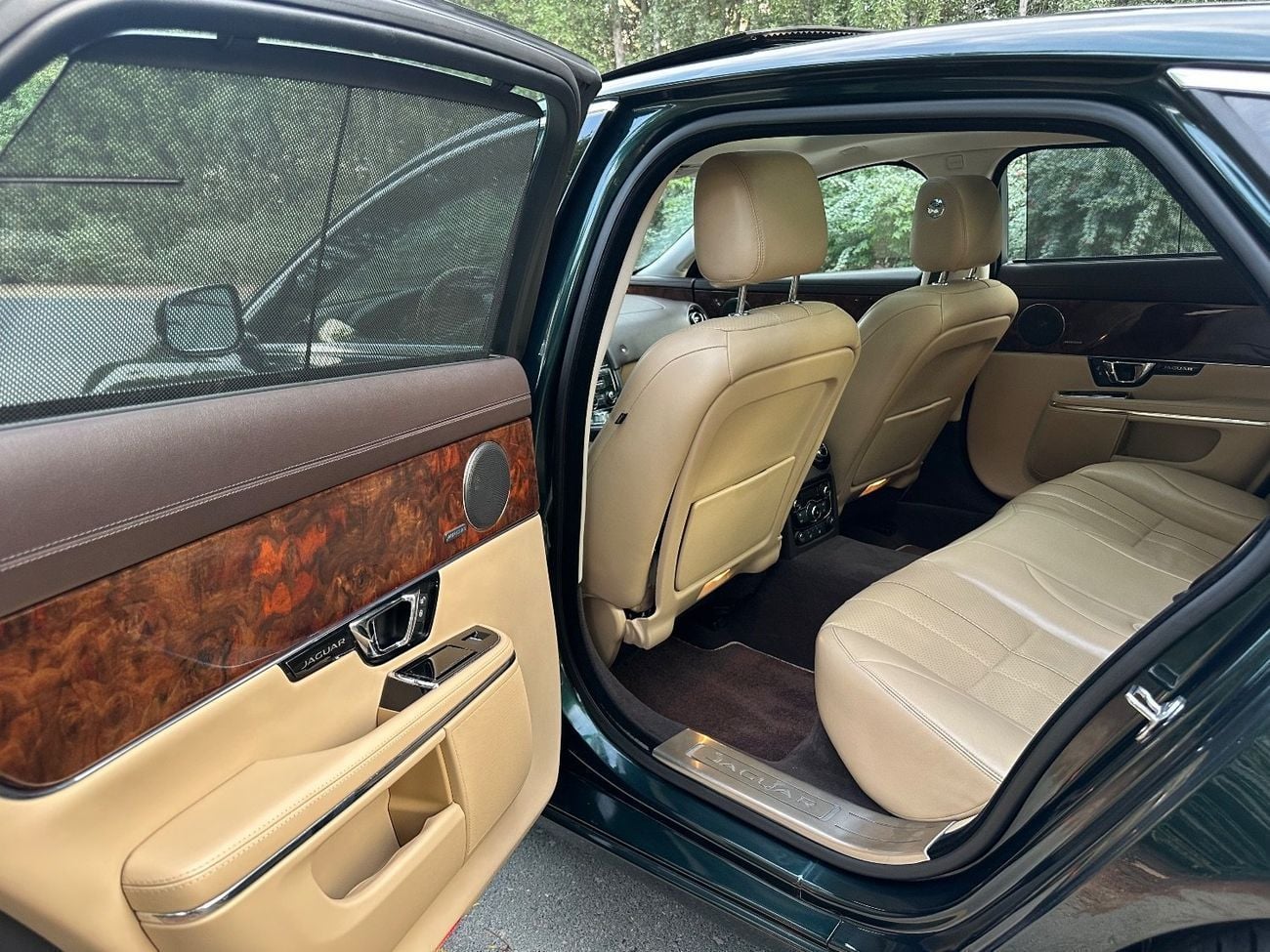 جاكوار XJL 3.0L V6 340 HP | 2014 | GCC Specs | Long Wheelbase Luxury Sedan | 125000 KM | Excellent Condition