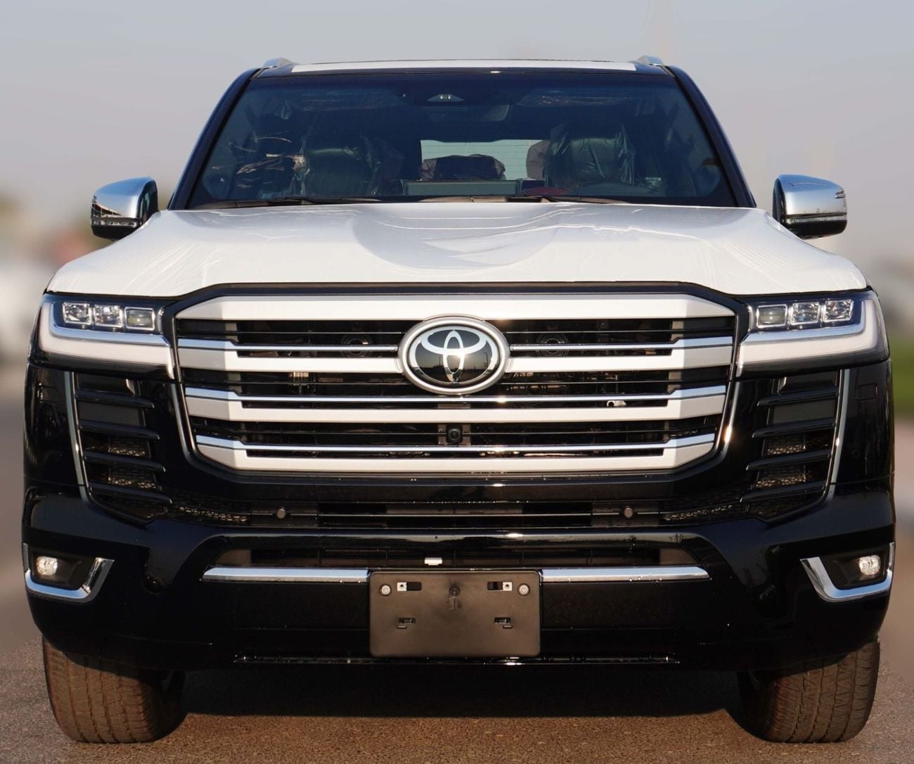 Toyota Land Cruiser TOYOTA LC300 VXR - 3.5L - PET - AT - FULL OPTION - 2026 MY ( YEMEN )