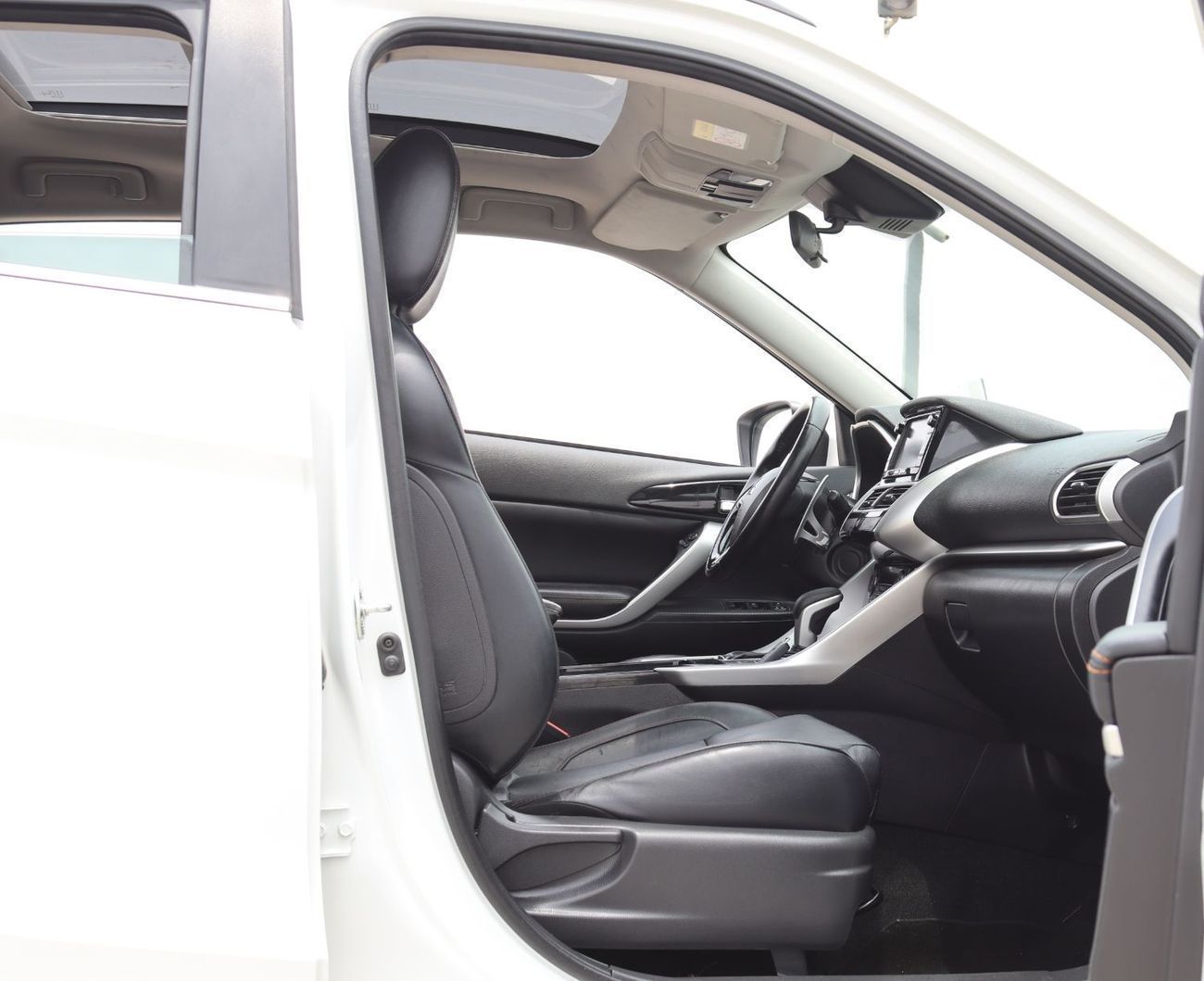 Mitsubishi Eclipse Cross GLS Highline 1.5L FWD 2019 MITSUBISHI ECLIPSE CROSS GCC model in excellent condition, accident-free,