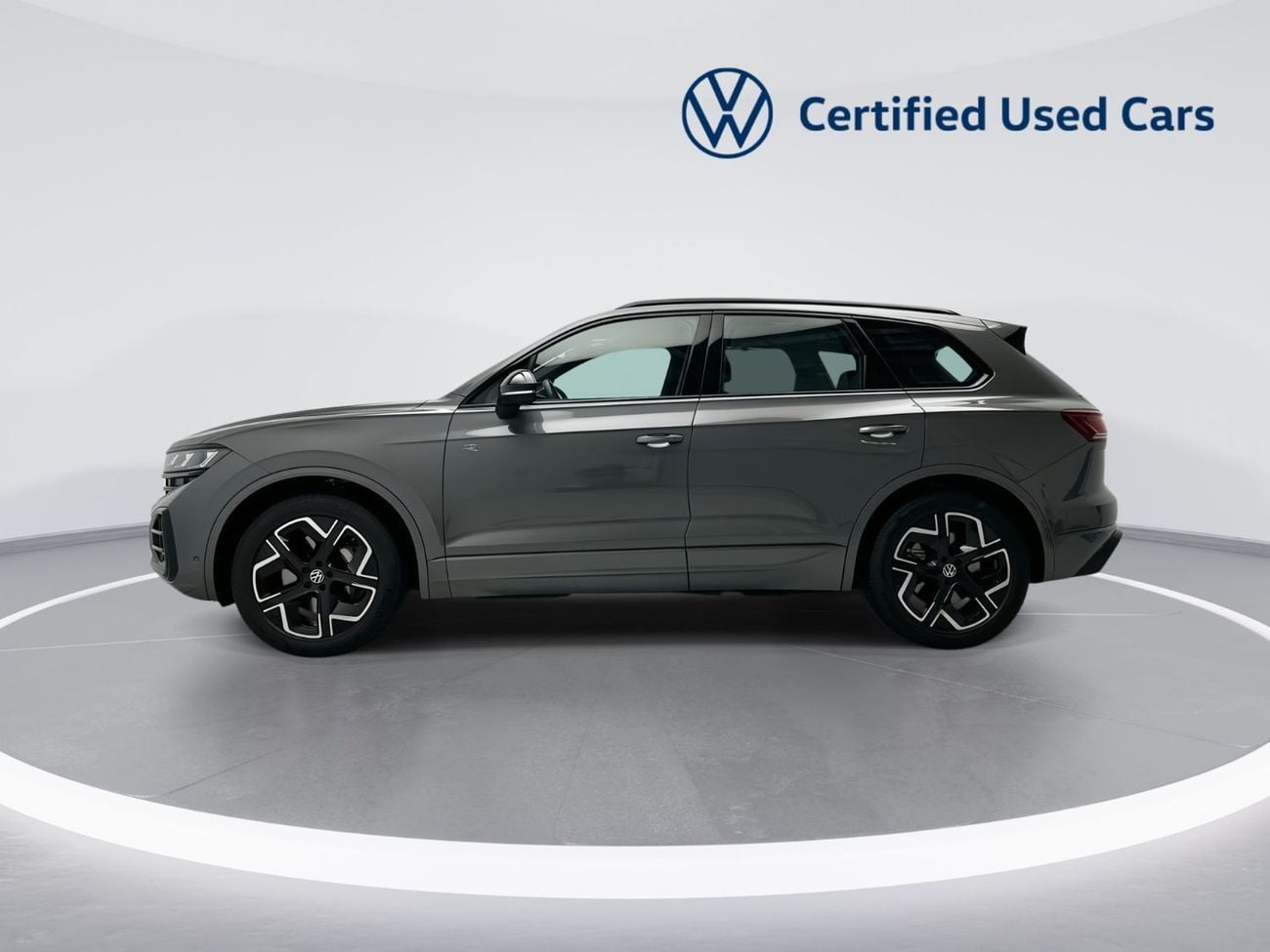 Volkswagen Touareg R-LINE VW Certified | The Ultimate Flagship SUV | Well Maintained
