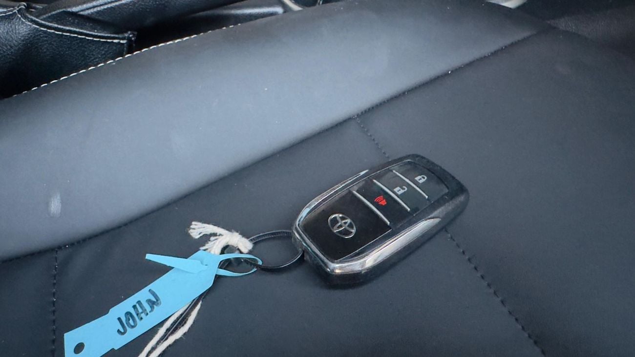 Toyota Hilux CUSTOM CANVAS CANOPY | SMART CAB | RHD | 2017 | 2.8L DIESEL ENGINE | MANUAL TRANSMISSION | AIR SNORK