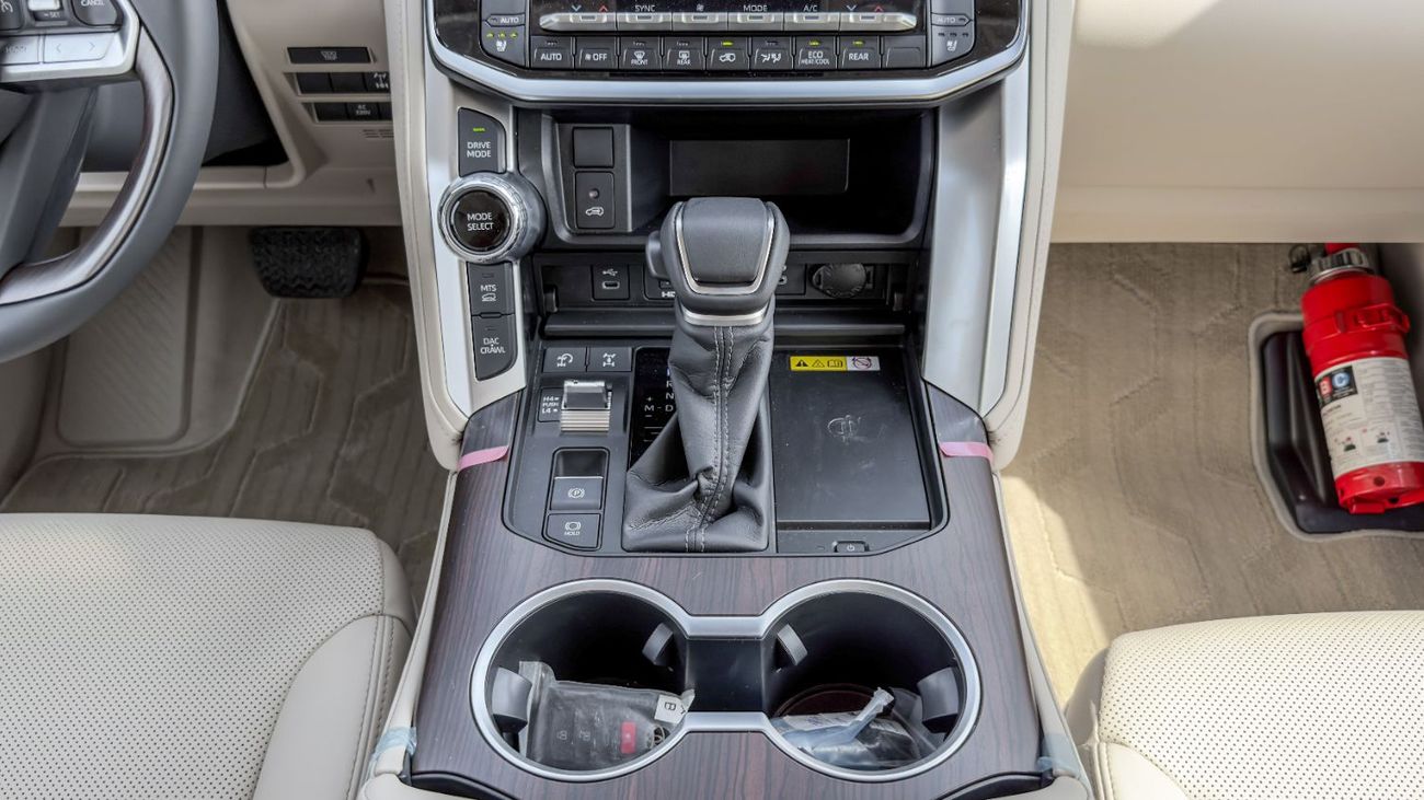 Toyota Land Cruiser GXR 2026 Toyota Land Cruiser GXR 3.5L AT Hybrid (White-Beige)