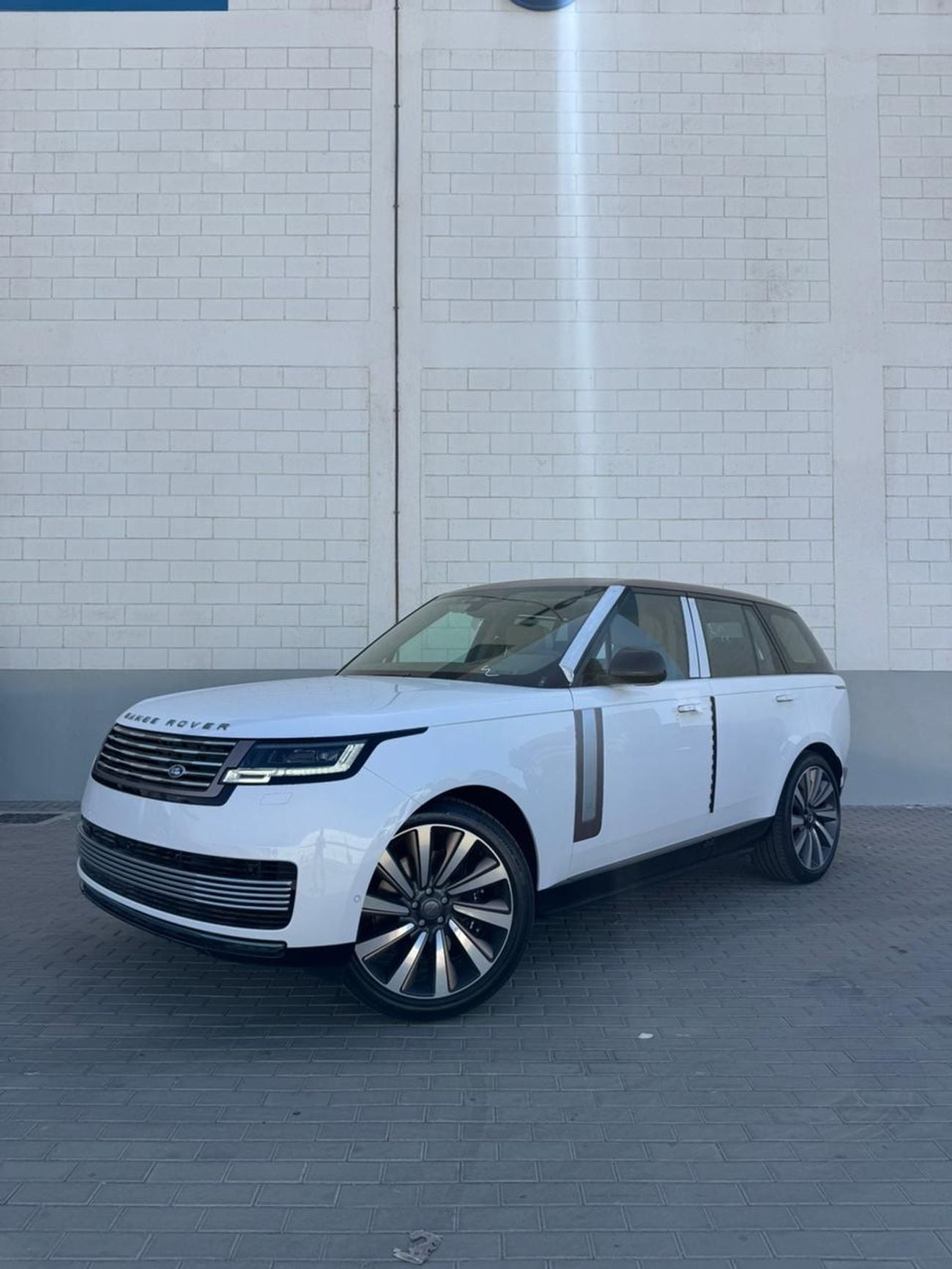 Land Rover Range Rover SV LWB P615 4.4L WHITE 2026MY