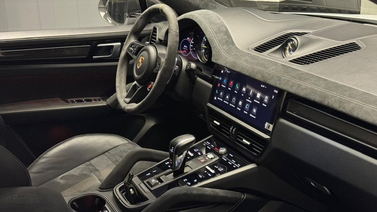 Porsche Cayenne Gcc warranty servis available Gcc low mileage