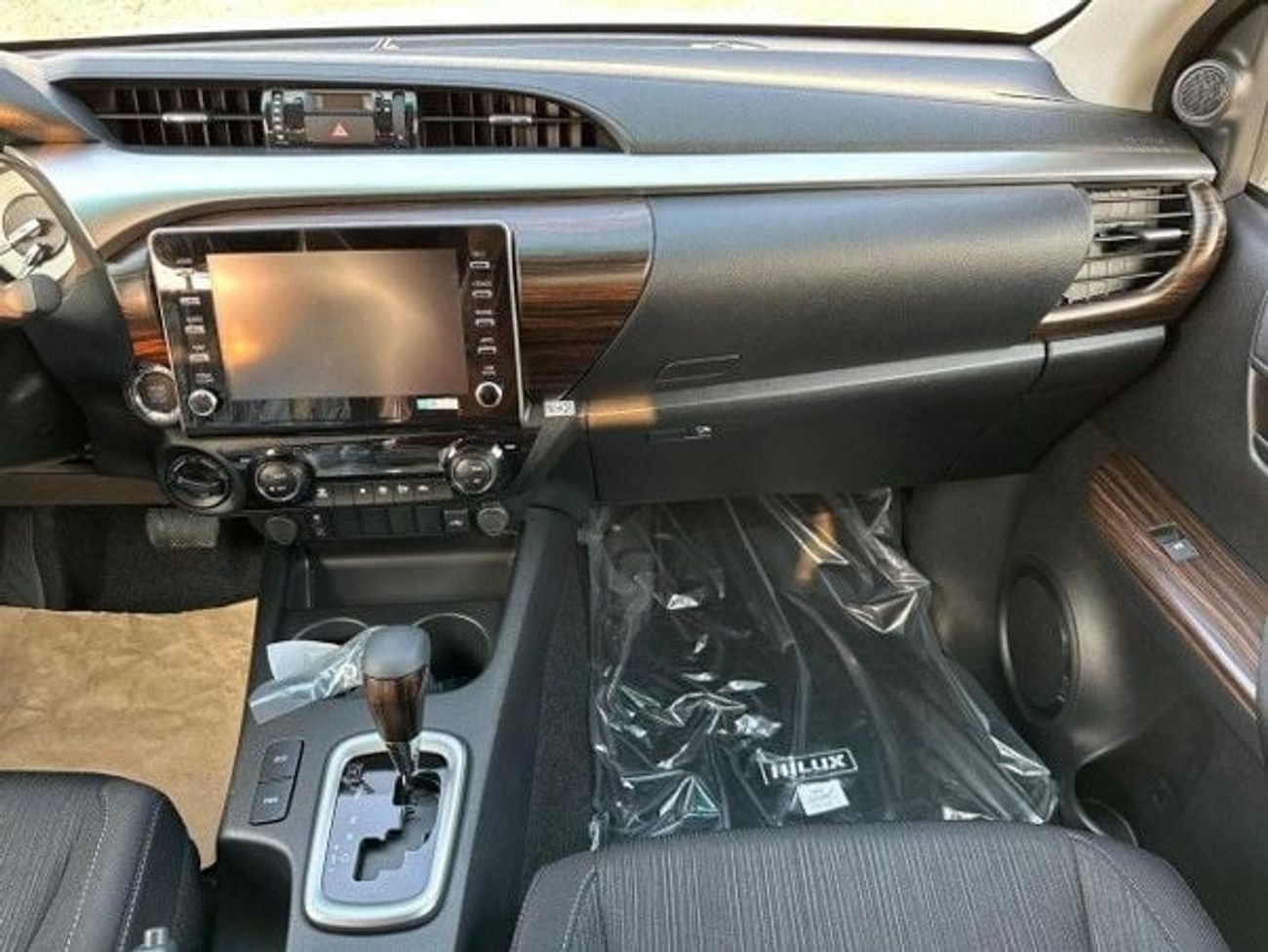 تويوتا هيلوكس 2026 Toyota Hilux SR5 Double Cab Pickup 4.0L V6 Petrol A/T 4x4 Export Only