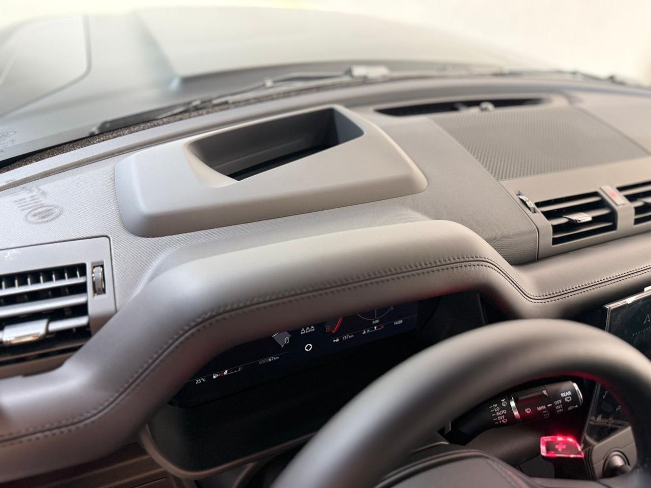 لاند روفر ديفندر 110 P635 OCTA V8 2026