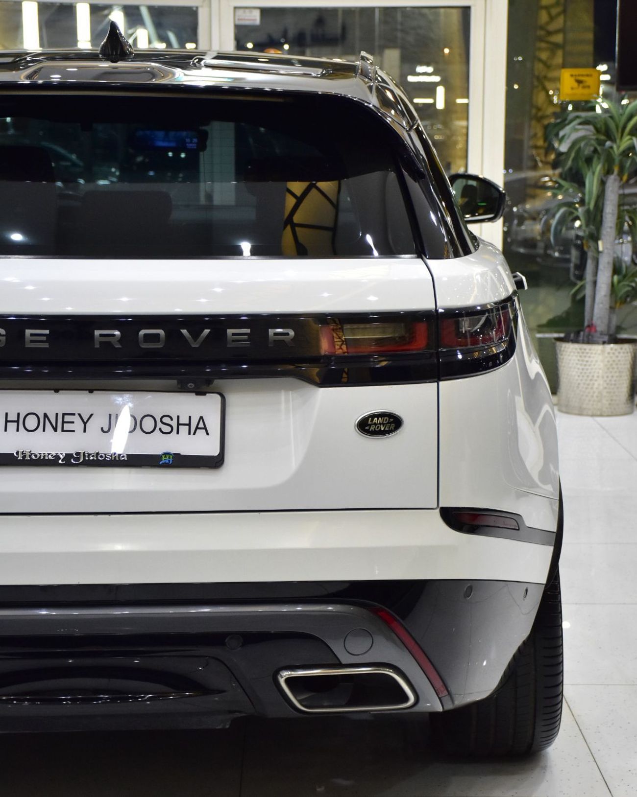 لاند روفر رينج روفر فيلار EXCELLENT DEAL for our Land Rover Range Rover Velar P300 HSE R-Dynamic ( 2018 Model ) in White Color