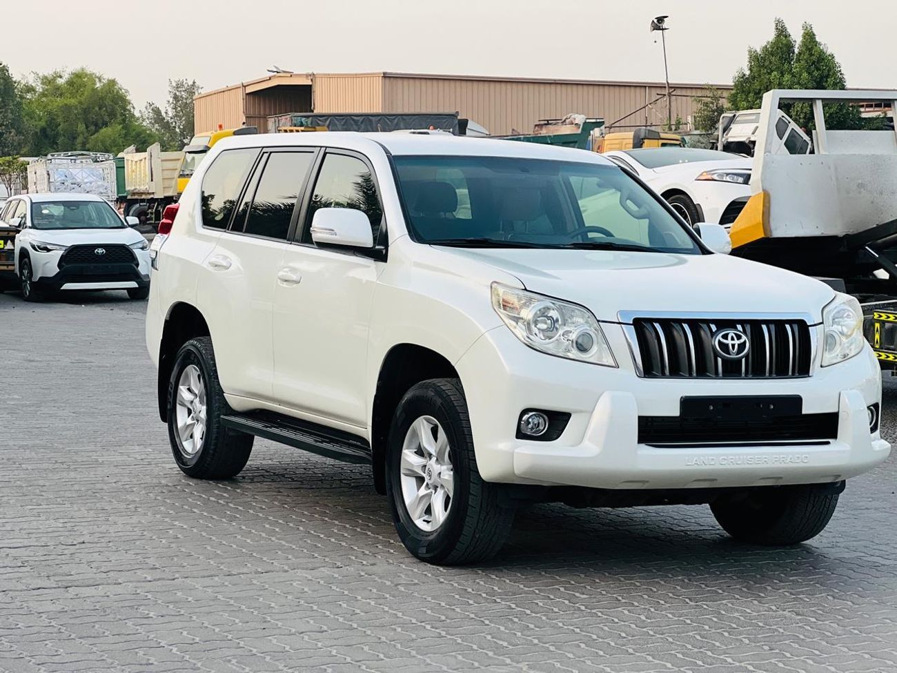 تويوتا برادو PETROL PRADO 2.7 LITER LEFT HAND DRIVE ONLY FOR EXPORT AVAILABLE 2012 MODEL