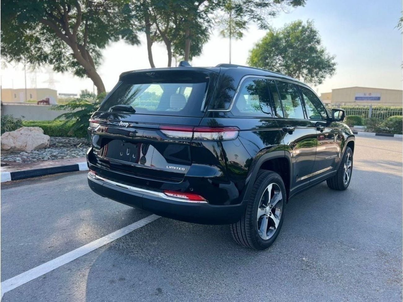 جيب جراند شيروكي LIMITED Jeep Cherokee 2024