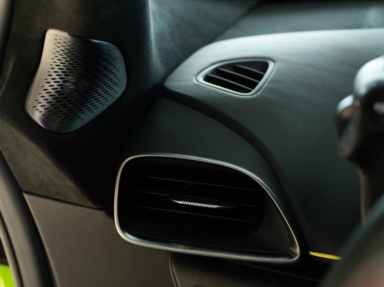 McLaren Artura 2024 McLaren Artura Plug-In Hybrid | KOREAN Specs | Like New