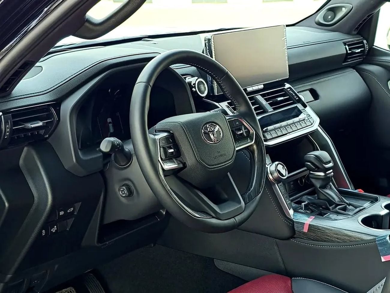 تويوتا لاند كروزر VXR 3.3 GCC Specs