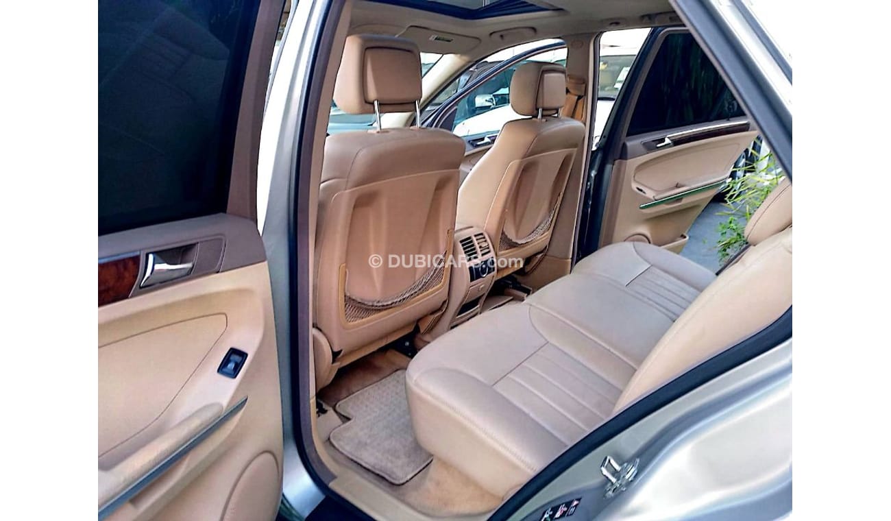 مرسيدس بنز ML 500 وارد موديل 2006 لون ذهبى رقم واحد فتحة جلد رنجات بحالة ممتازة لاتحتاج لأى مصاريف