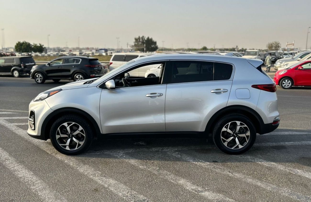 كيا سبورتيج 2020 Kia Sportage 2.4L V4 - MiOption+ - Apple/Android Play - Rear CAM - Rims -
