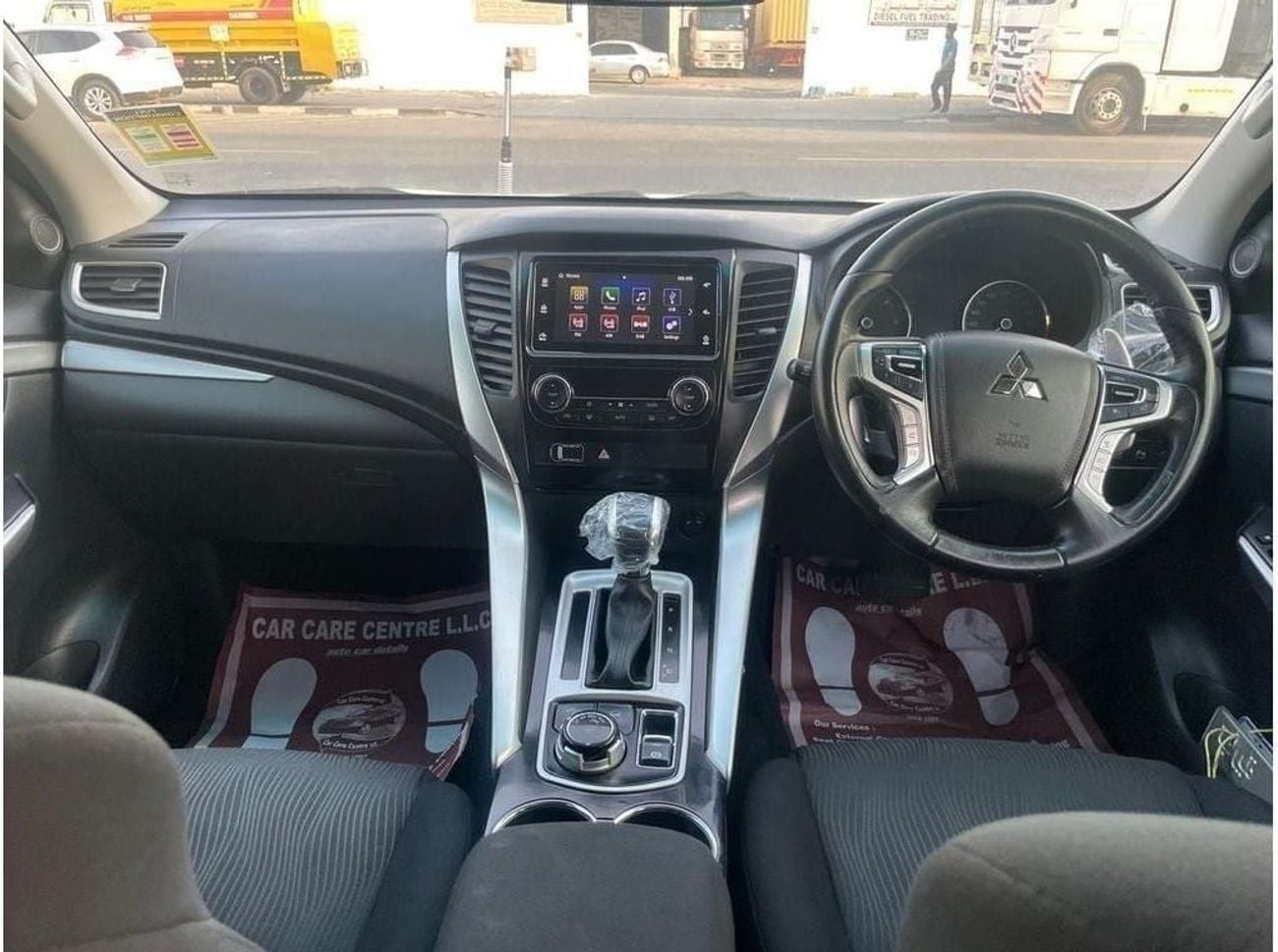 ميتسوبيشي باجيرو Diesel 2.4 Liter Right Hand Drive Automatic 4WD T.V Back Camera