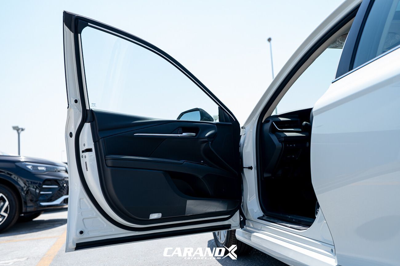 تويوتا كامري Hybrid 2.0HGVP Luxury Edition 2025