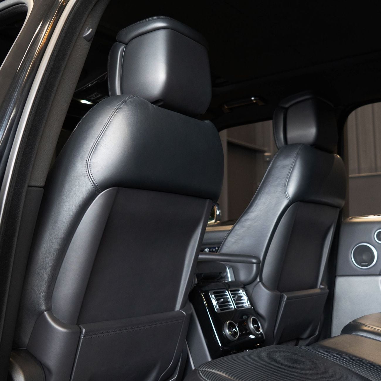 لاند روفر رينج روفر AED 2,969  P.M • 0% Downpayment • Rover Range Rover Vogue SE P525 • 1 Year Warranty
