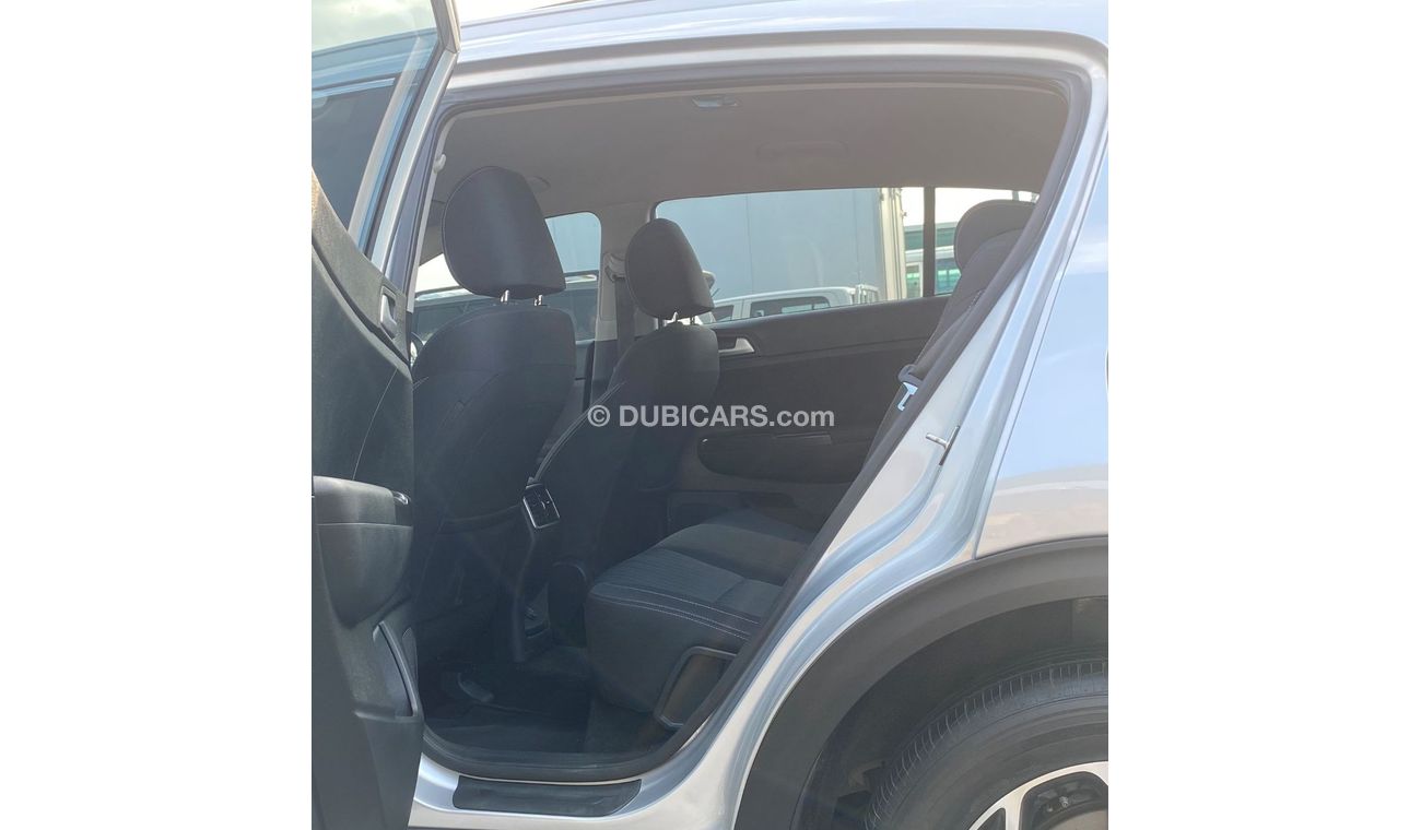 Kia Sportage Mid (GCC 2.0 ) very good condition without accident original painting