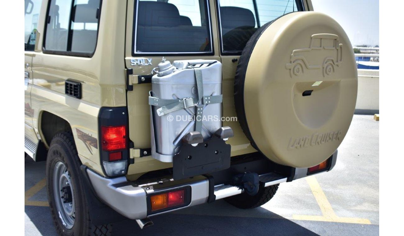 تويوتا لاند كروزر 70 71 DLX V6 4.0L Petrol MT