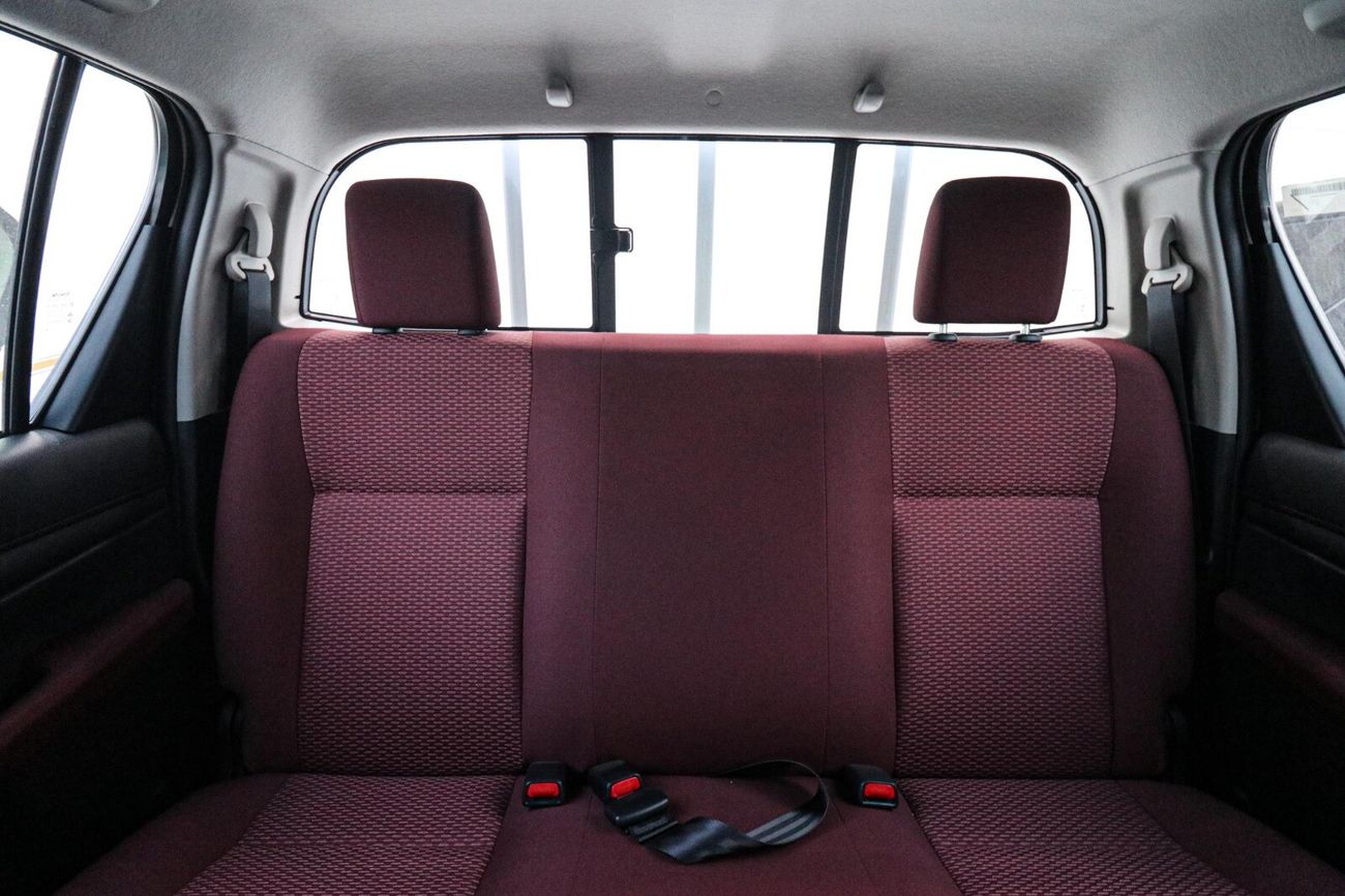 Toyota Hilux 2.7 V4 Petrol, A/T, Black Rims With Chrome Mirror, 4WD