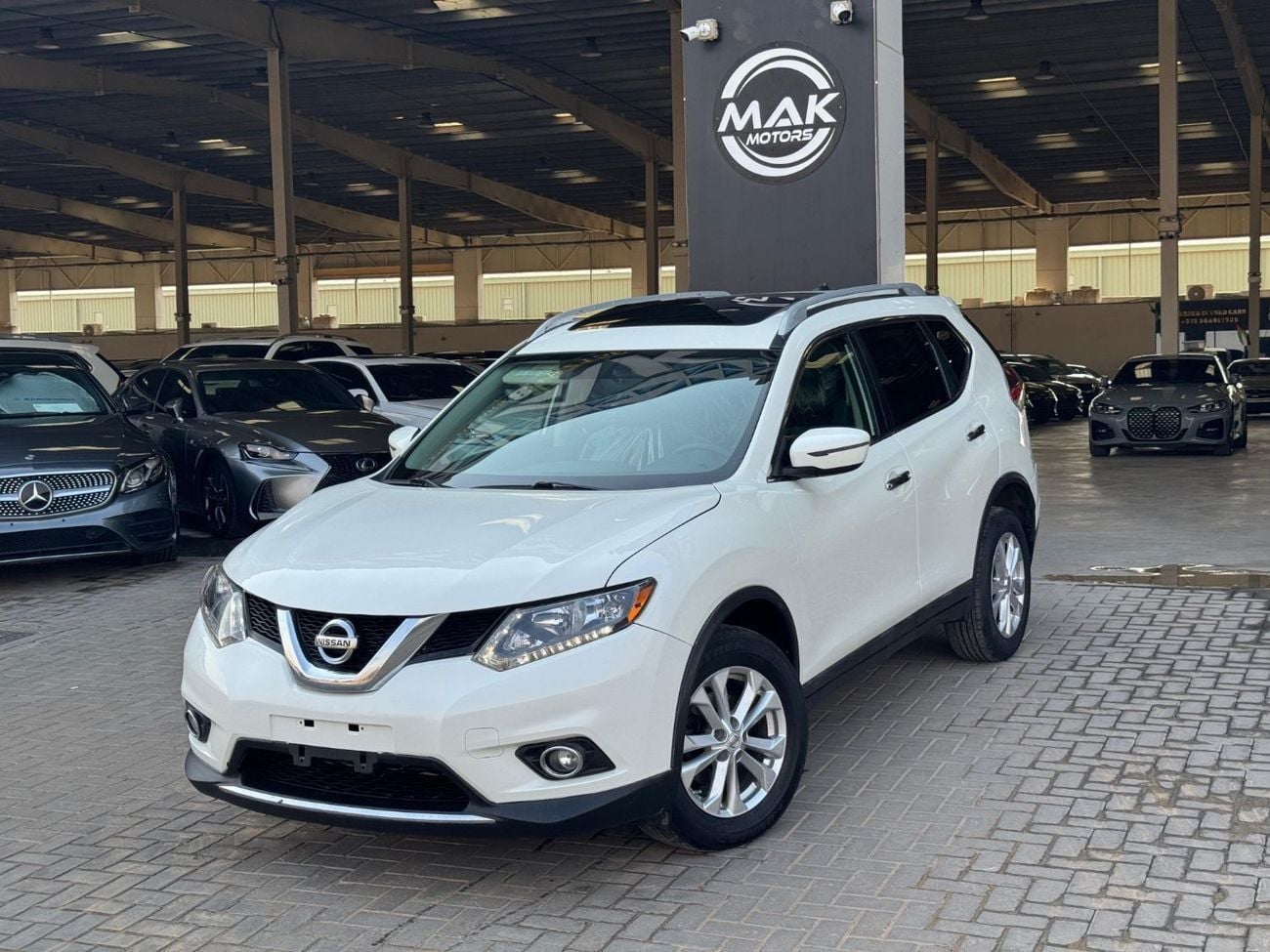Nissan Rogue  V4 2.5L / PANORAMIC SUNROOF / BIG SCREEN / 4X4 / RIMS / IN PERFECT CONDITION