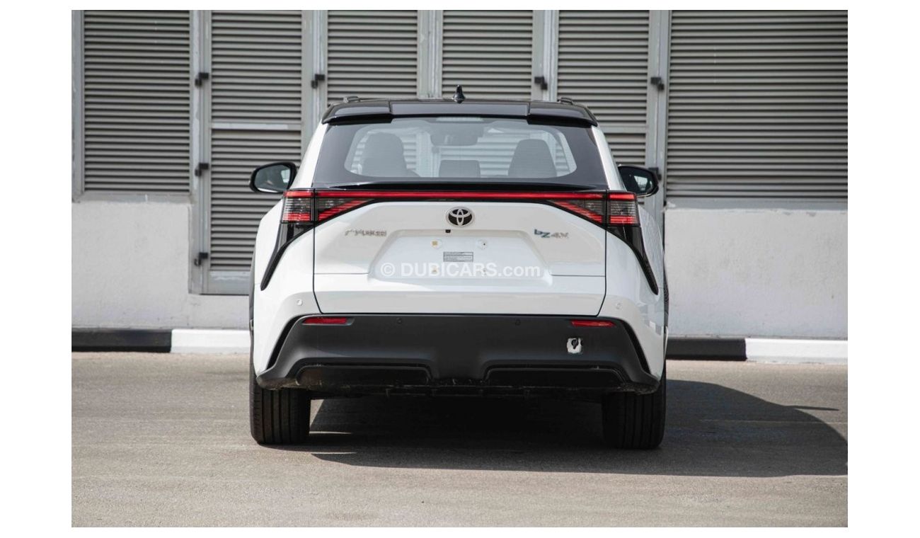 Toyota bZ4X 2022 Toyota bZ4X Long Range Pro FWD - White Black Dual Ton inside Red